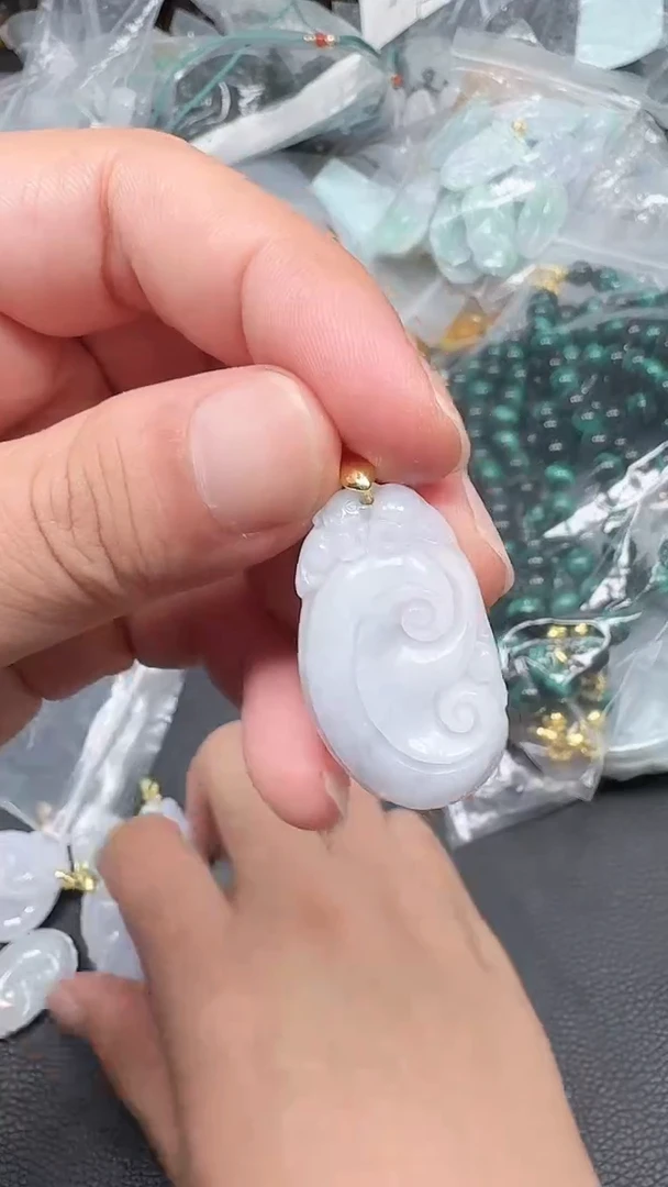 翡翠未镶嵌颈饰010