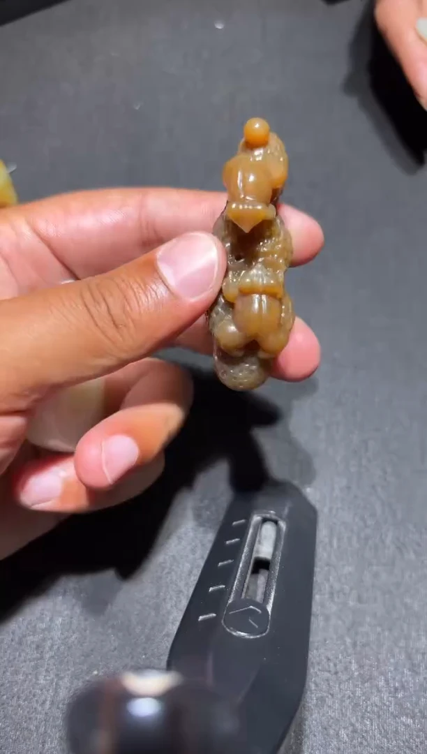 未镶嵌和田玉（糖玉）挂件和田玉