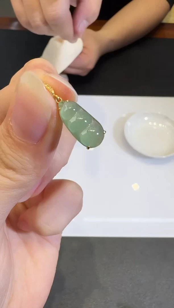 翡翠18K金镶嵌颈饰X0709-512-526