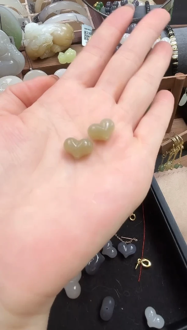 颈饰未镶嵌和田玉糖玉小屁桃单颗卡14mm