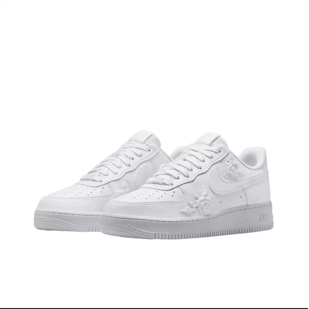 NIKE/耐克AF1空军女款低帮板鞋休闲鞋运动鞋纯白印花HF2016-100
