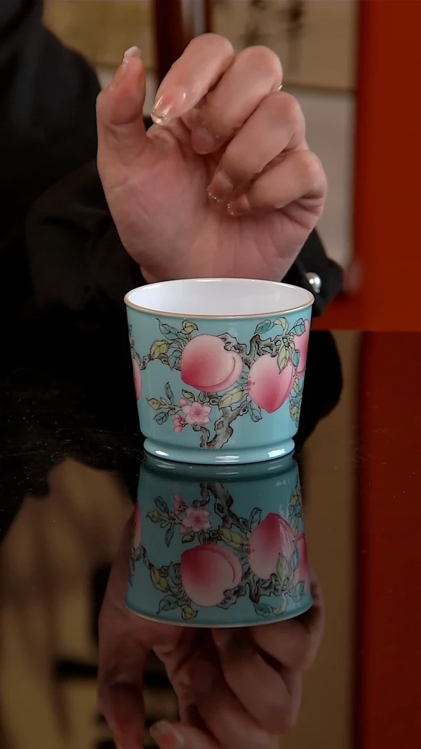 悟陶蓝地粉彩五桃容天杯