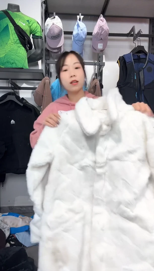 1235编码 耐克卫衣服饰过款为准 尺码  L