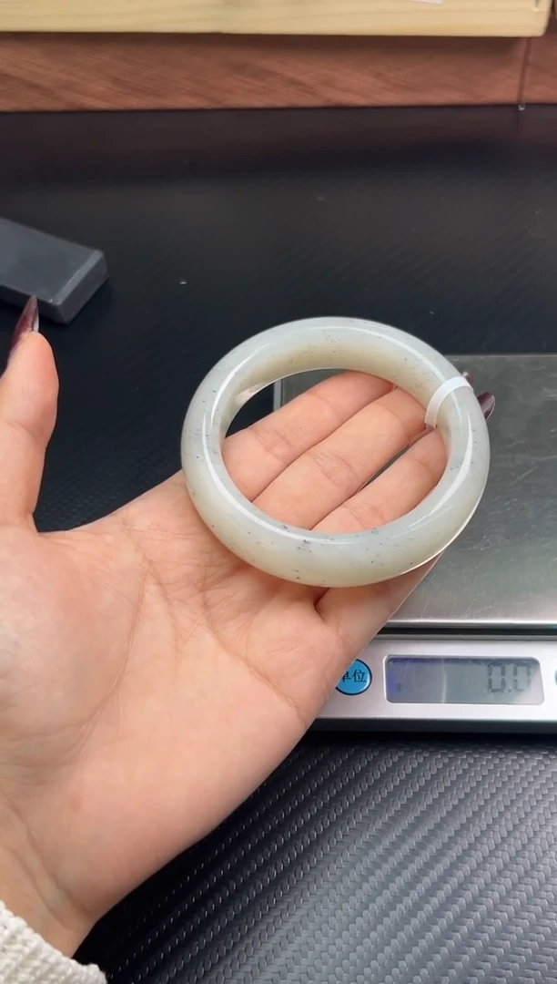 未镶嵌手镯和田玉达*黑山微色差55+m