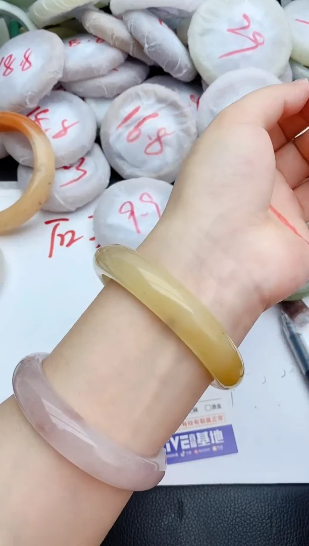 石英质玉手镯未镶嵌330+62/63