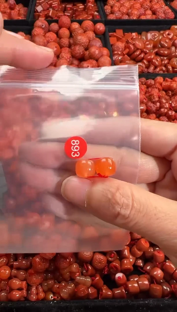 南红玛瑙未镶嵌颈饰1