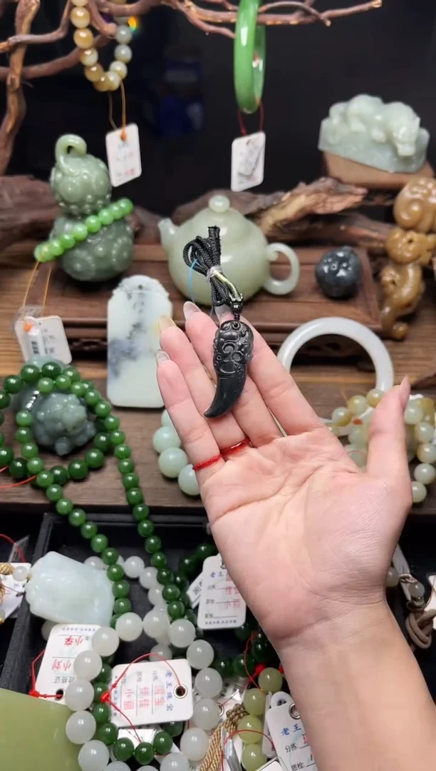 和田玉未镶嵌吊坠(不含链)毛毛矿青花 龙牙有瑕疵