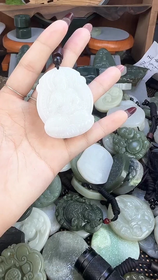 颈饰未镶嵌和田玉1