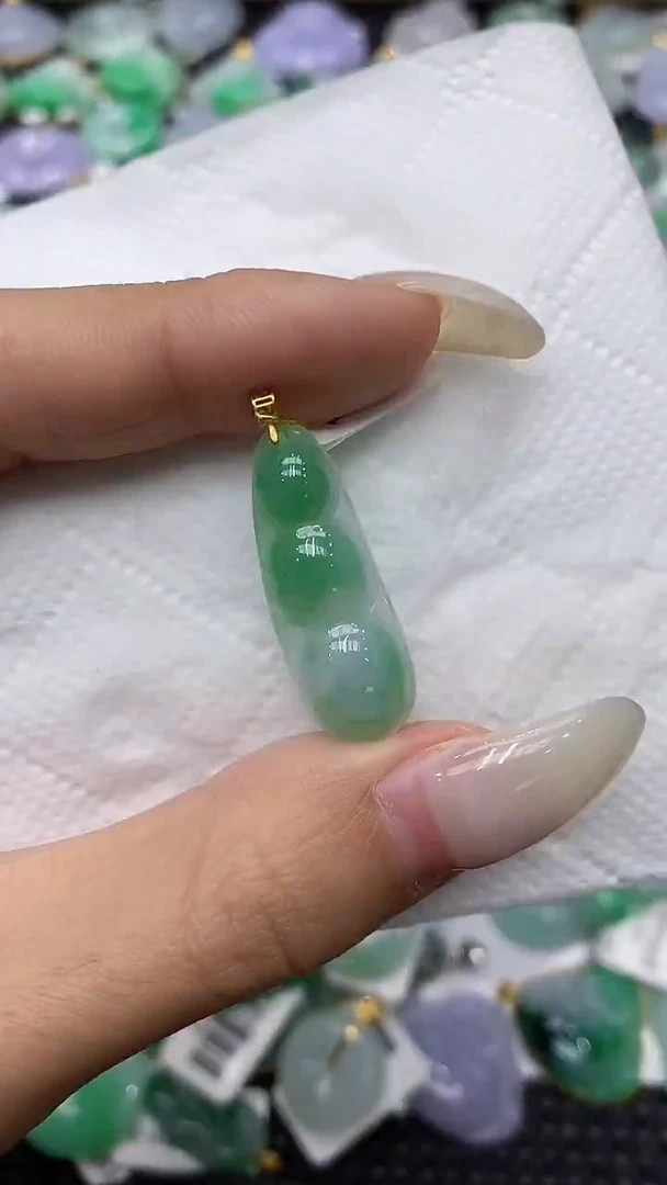 颈饰18K金镶嵌翡翠11111111111