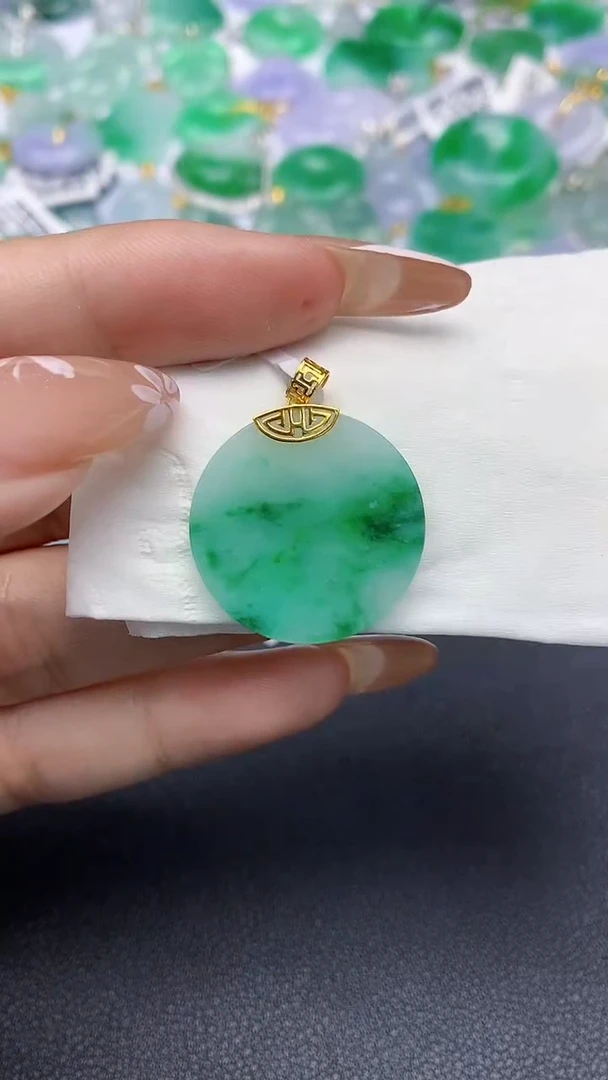 颈饰18K金镶嵌翡翠a货假一赔三支持复检百元上9元证书费自理