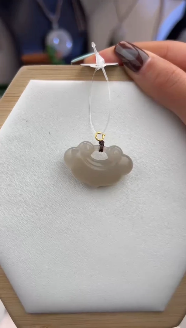 吊坠(不含链)18K金镶嵌和田玉399