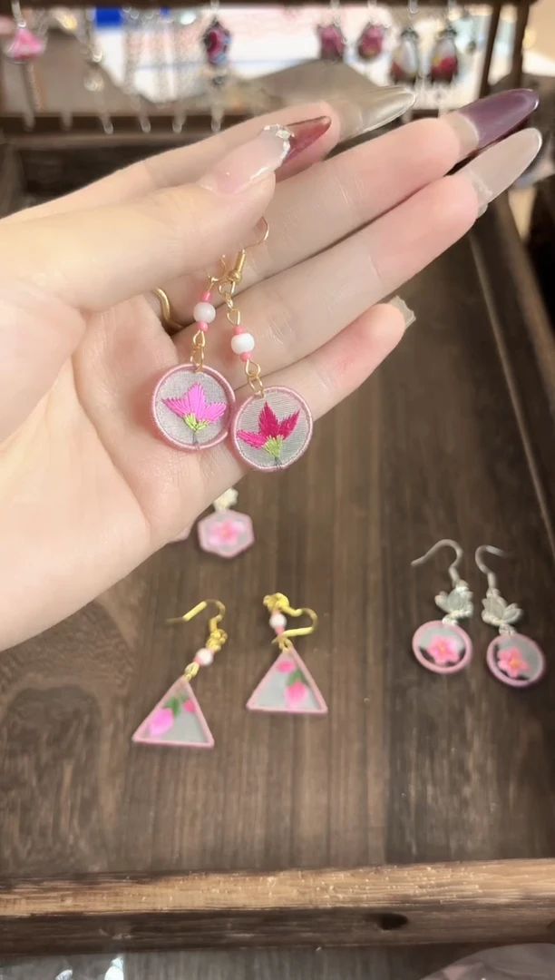 织绣彩云南阁非遗老绣饰品115