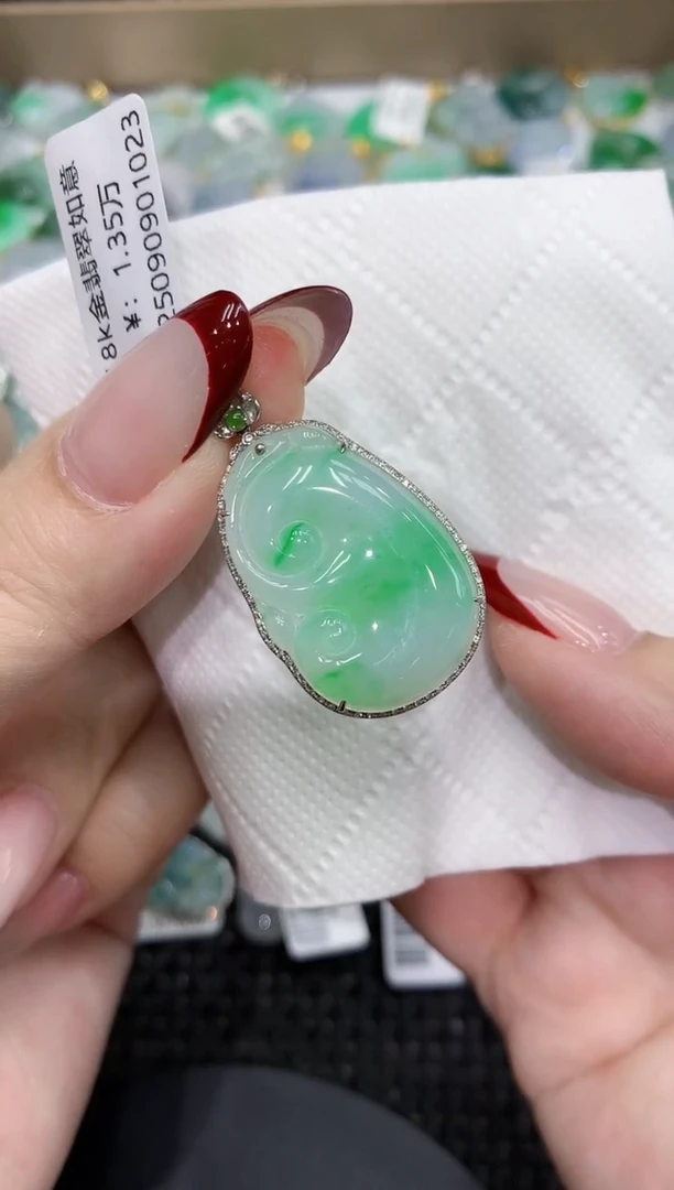 颈饰18K金镶嵌翡翠1111111111111