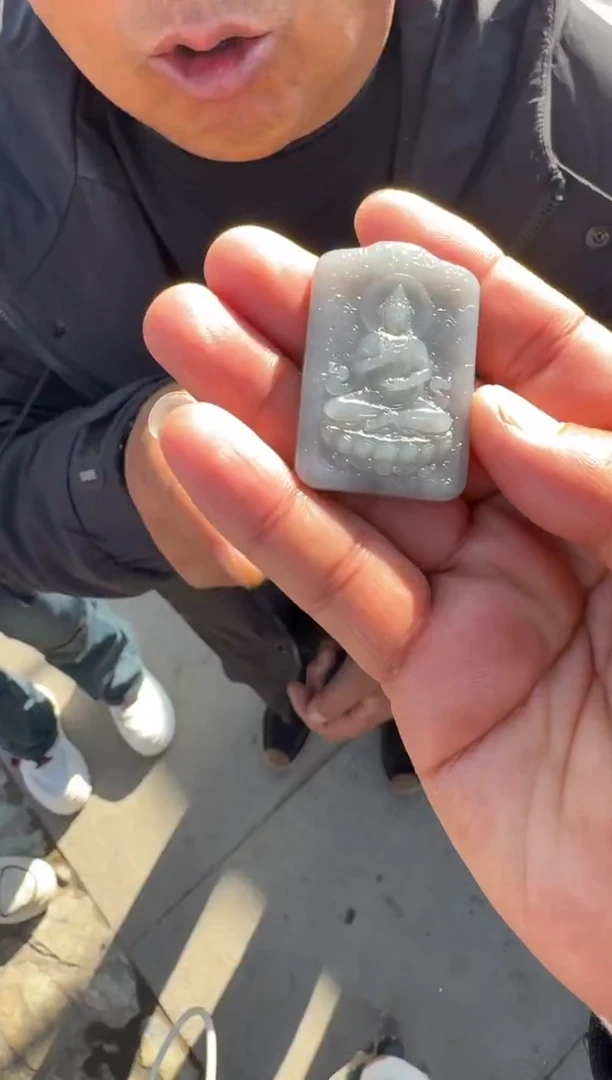 未镶嵌和田玉（糖玉）挂件和田玉