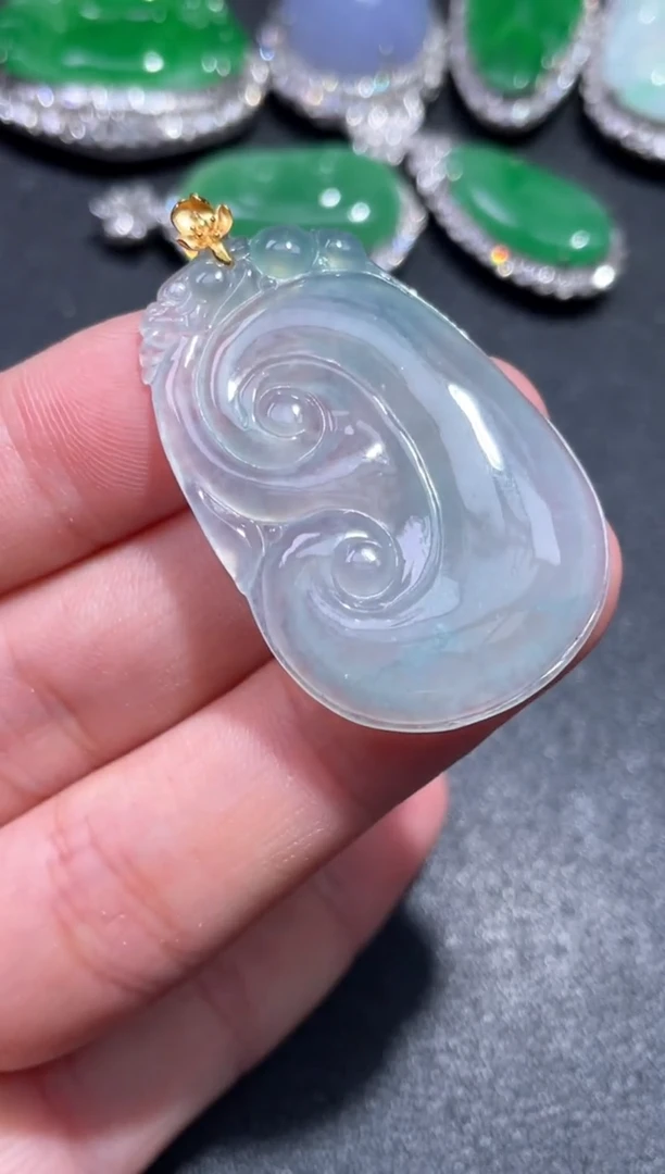 颈饰18K金镶嵌翡翠叙**9 19.......