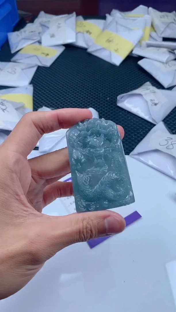 翡翠未镶嵌颈饰