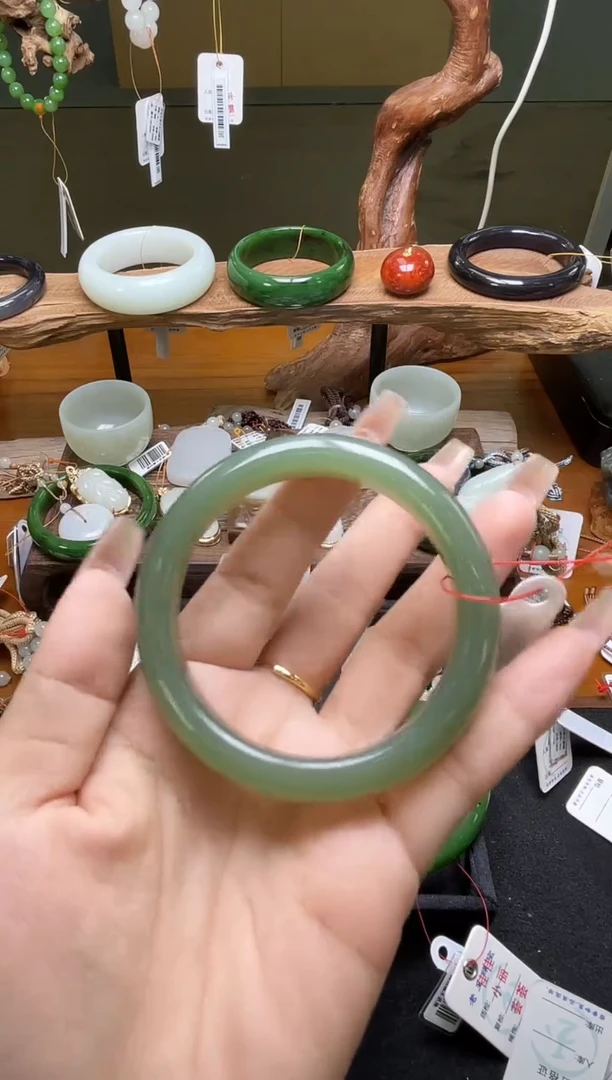 未镶嵌手镯和田玉青海湖水绿 56+圈