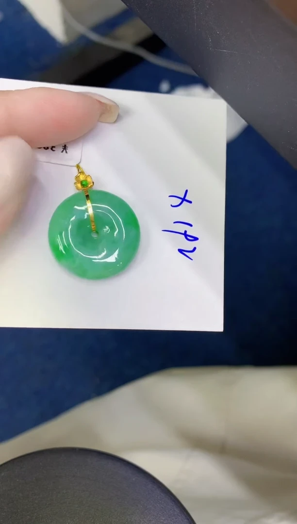 颈饰18K金镶嵌翡翠缅甸天然翡翠A货