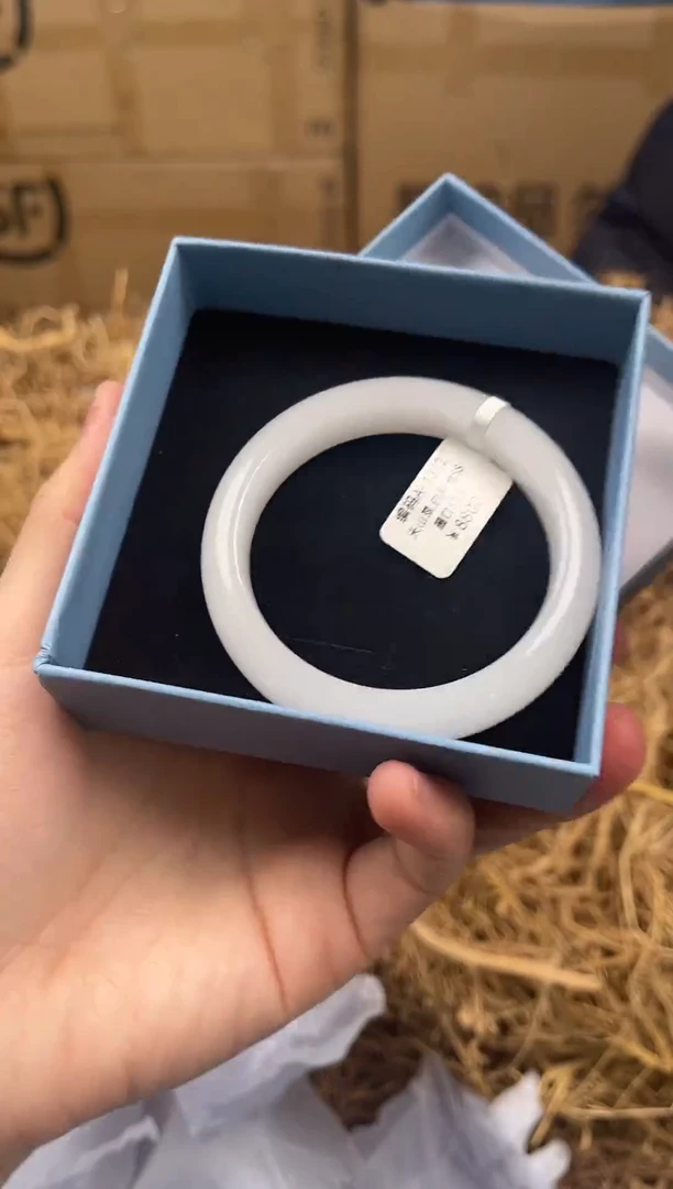 未镶嵌手镯石英质玉编码A1302