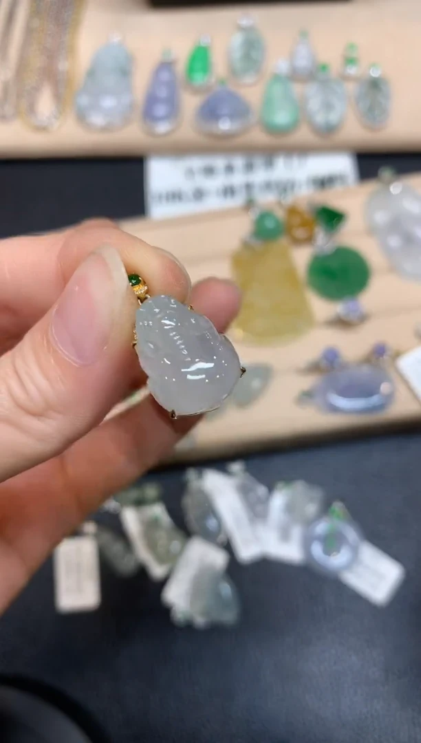 【闪购商品】翡翠颈饰18K金镶嵌貔貅【无服务费】