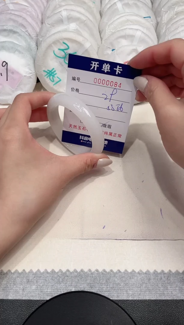 【闪购商品】石英质玉手镯未镶嵌84