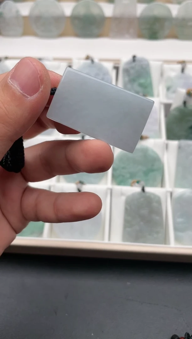 翡翠未镶嵌颈饰..../5/11/  82