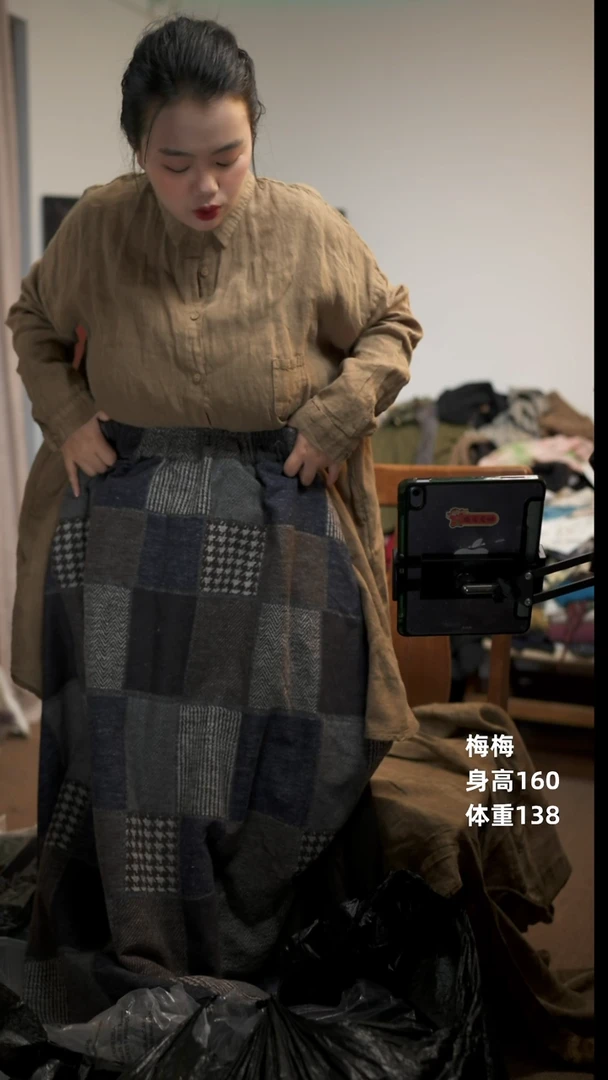 常规妮子格子半身裙