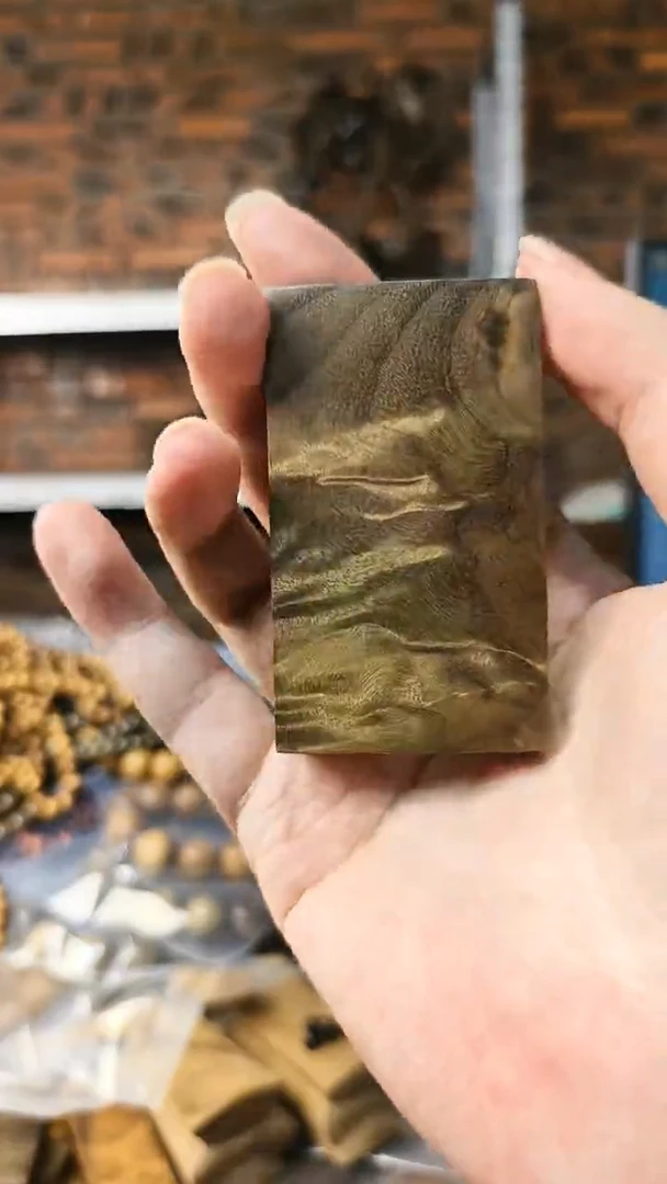 【闪购商品】金丝楠无事牌手把件