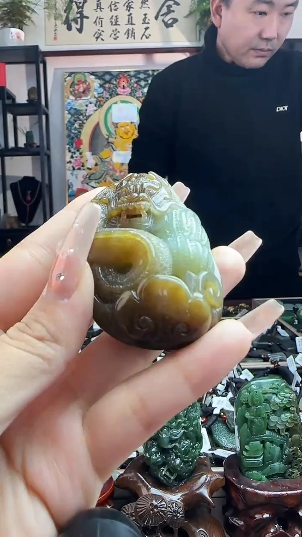 颈饰未镶嵌和田玉生意兴隆