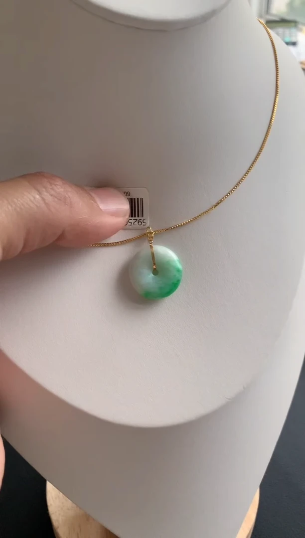 颈饰18K金镶嵌翡翠1
