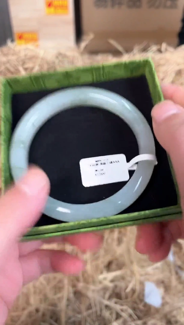 未镶嵌手镯石英质玉C-623