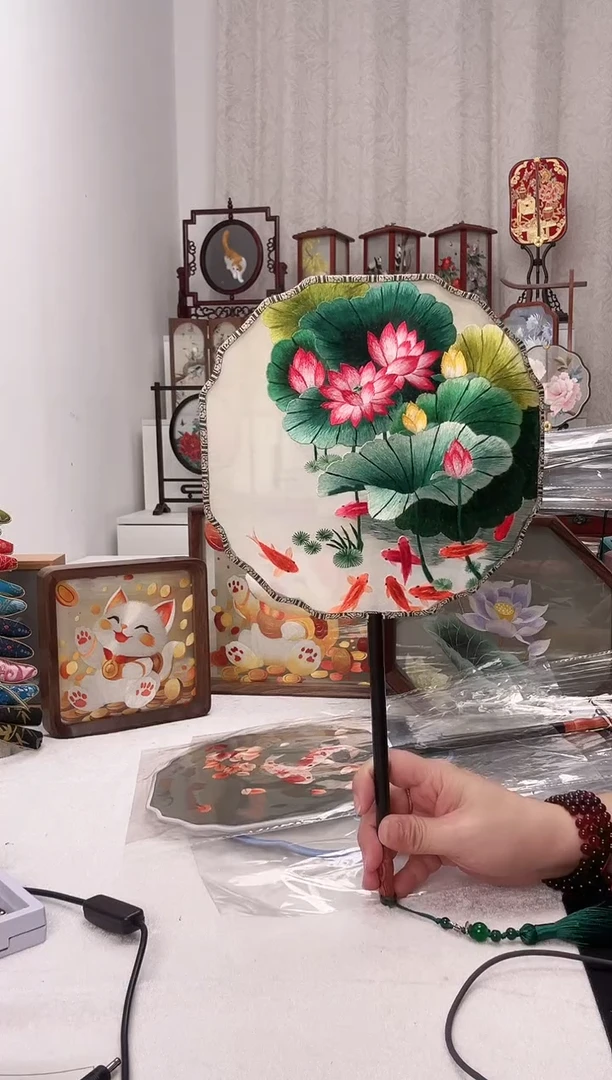 扇子苏绣作品手工团扇