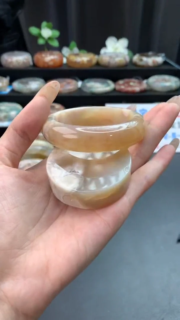 未镶嵌手镯石英质玉（52圈口）赠送镯心 无证书