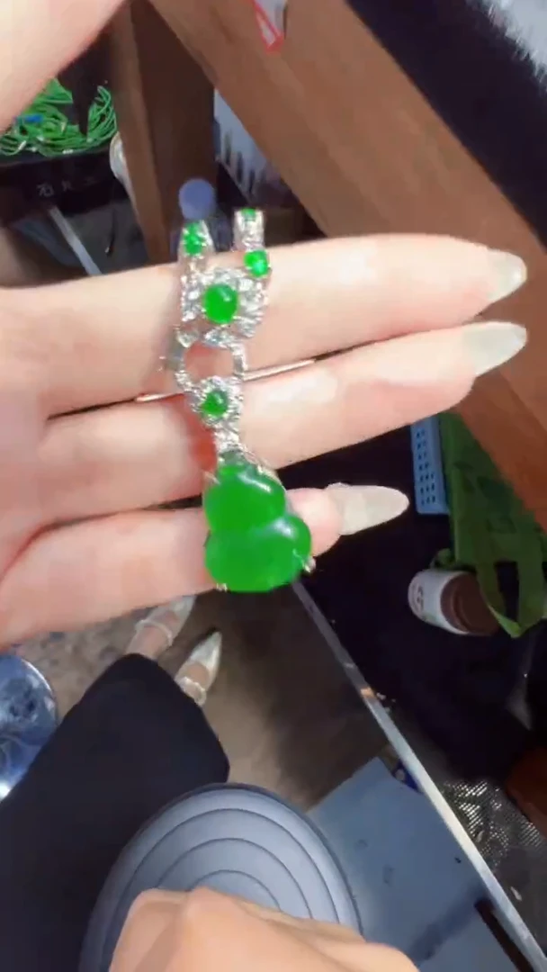 未镶嵌定制翡翠翡翠A货有轻微色差属于正常现象，葫芦多样性发货1