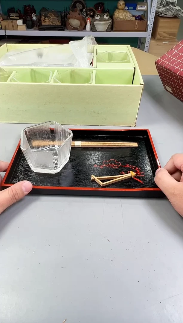 瓷片爱****张773中古产品，默认微瑕，谨慎参拍