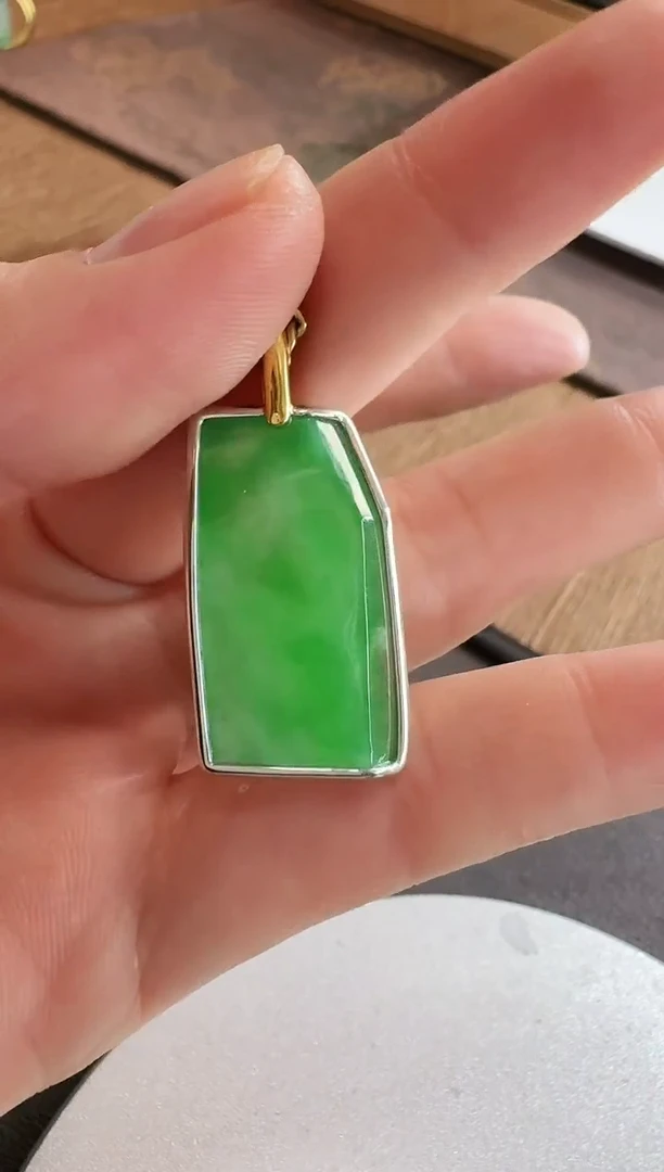 吊坠(不含链)18K金镶嵌翡翠吊坠