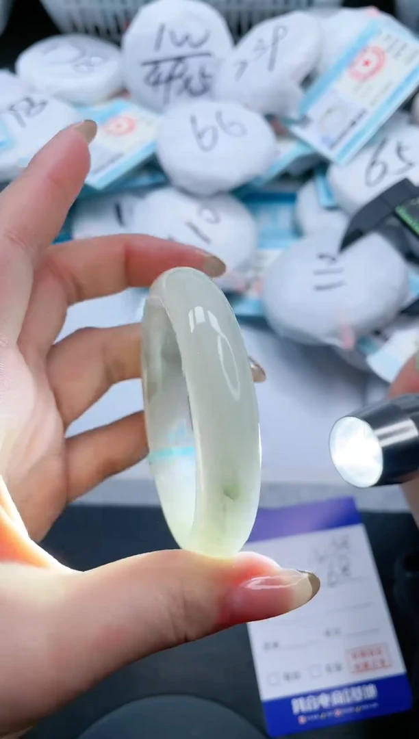 【闪购商品】石英质玉手镯未镶嵌20V38-53