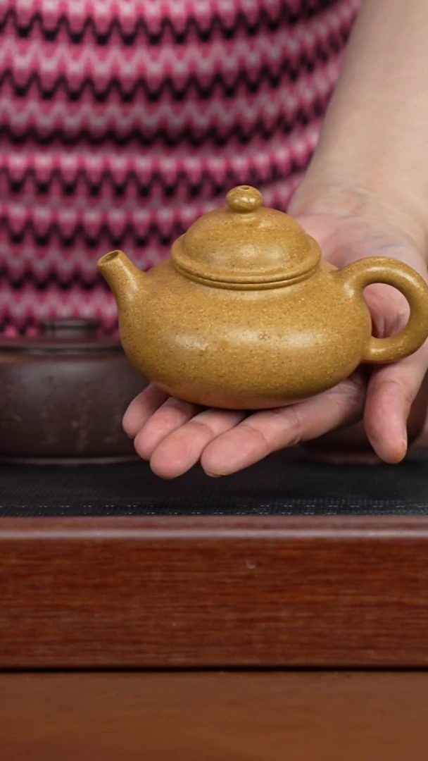 茶壶紫砂黄金段容天