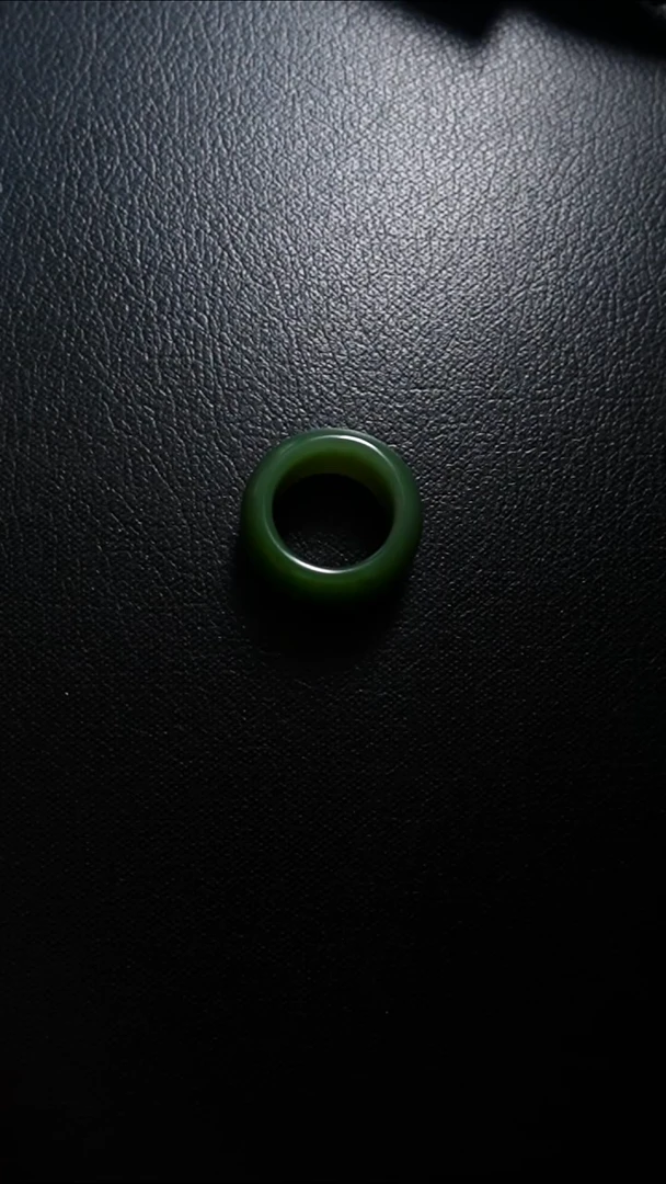 和田玉未镶嵌颈饰扳指