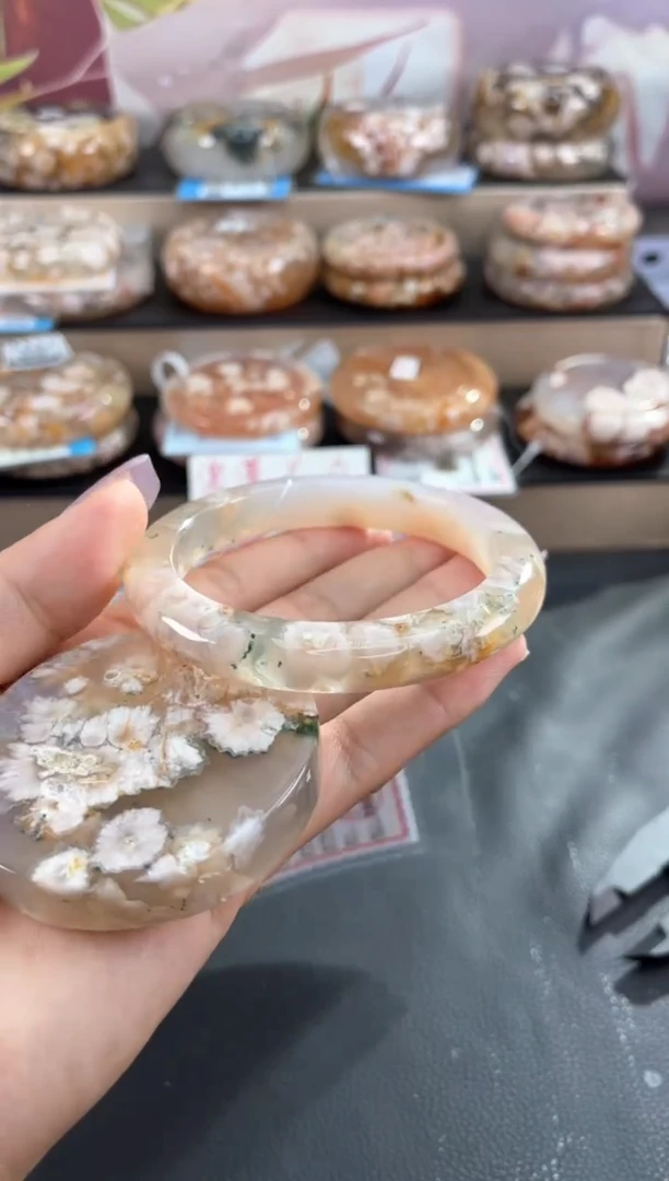 未镶嵌手镯石英质玉60