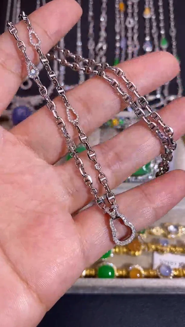 颈饰18K金镶嵌钻石项链