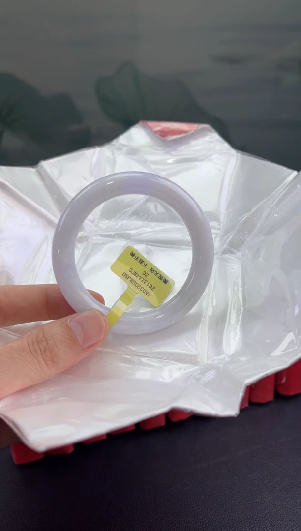 翡翠手镯未镶嵌翡翠手镯