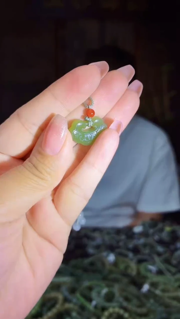 和田玉未镶嵌颈饰拍一发一