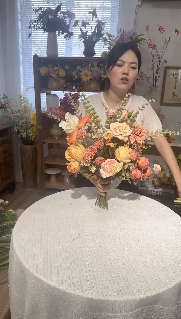 27  复古橘色系手感玫瑰鸢尾花混搭花束，清仓尾货福利