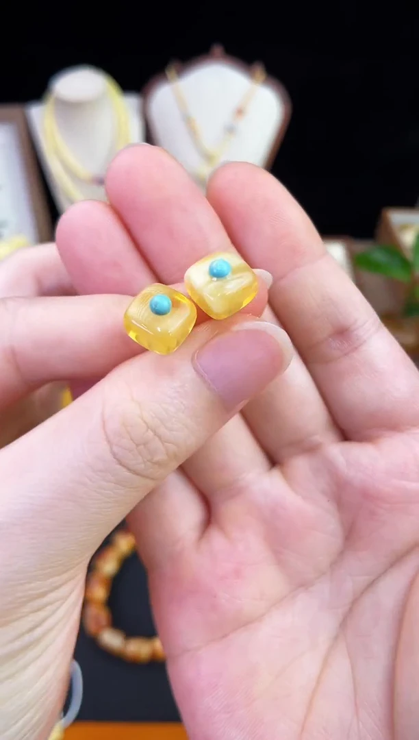 琥珀未镶嵌珠宝奇石多样性发其一