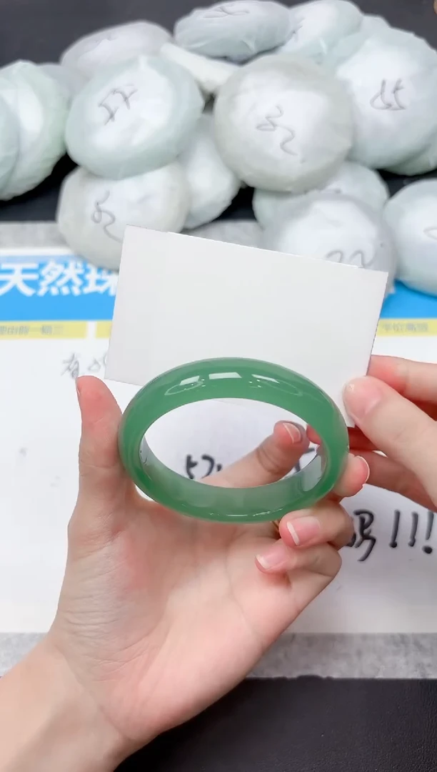 未镶嵌手镯石英质玉240-55.3