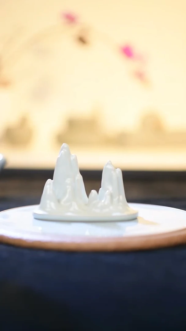 瓷月白釉笔山（汝瓷纯手工）