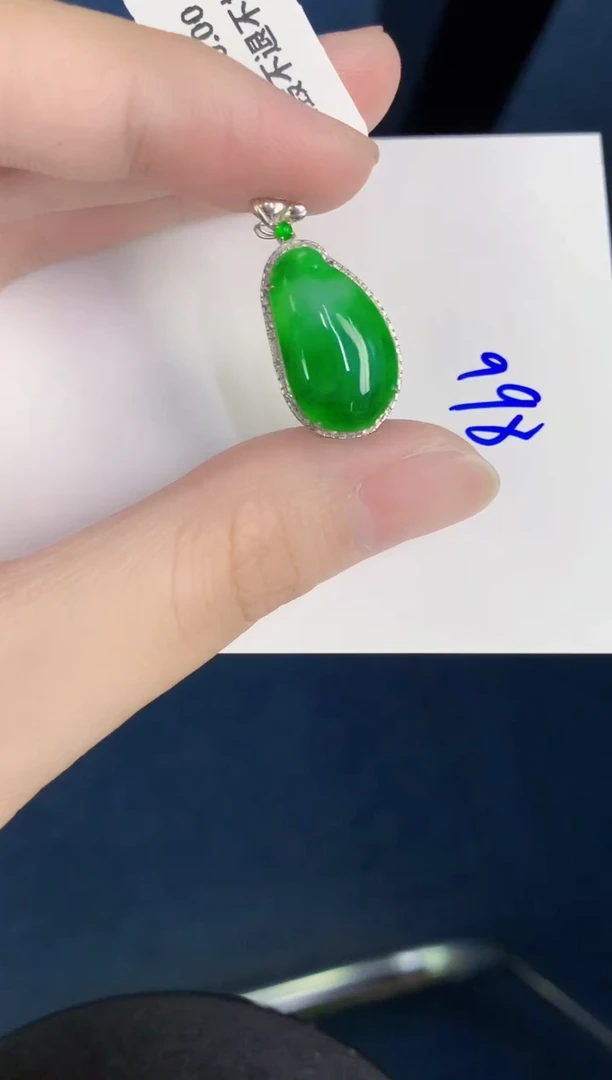 颈饰18K金镶嵌翡翠天然翡翠缅甸A货