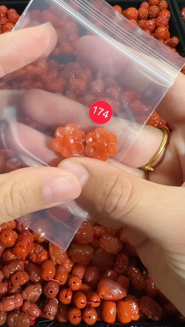 颈饰未镶嵌南红玛瑙1