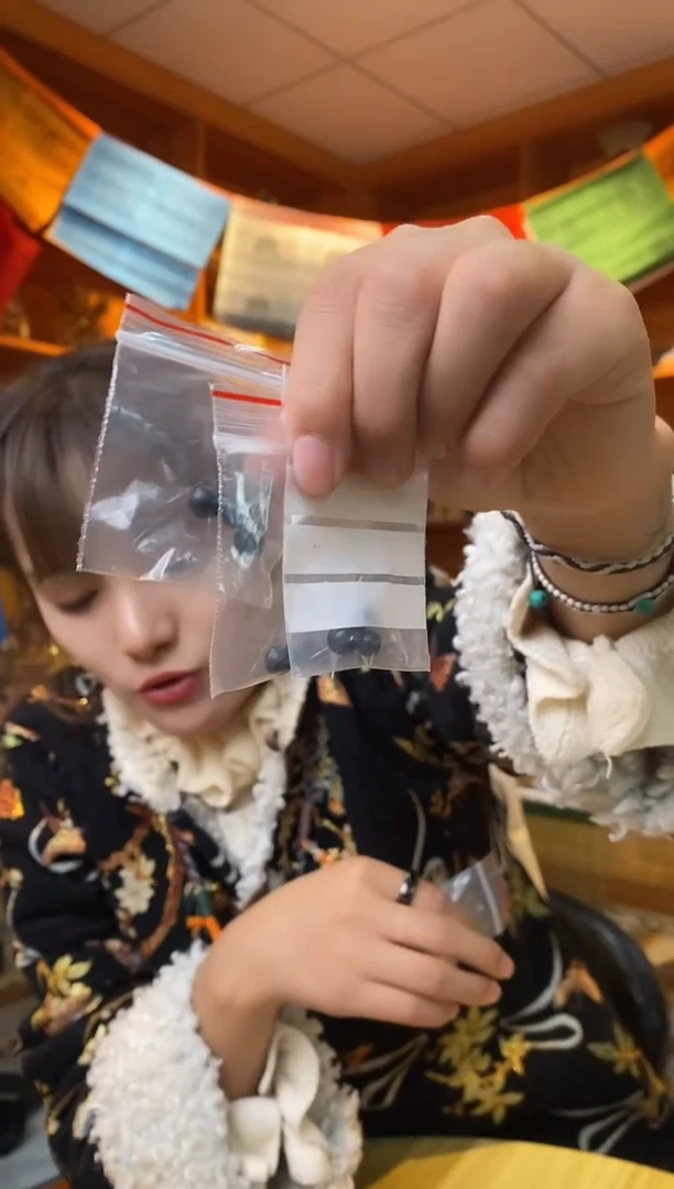 【闪购商品】泥塑黑C-与实物略有差异介意者慎拍